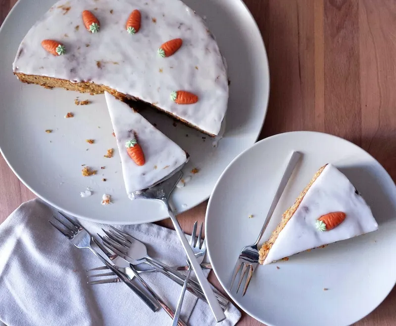 Rüeblitorte, la torta di carote svizzera, ricoperta di glassa