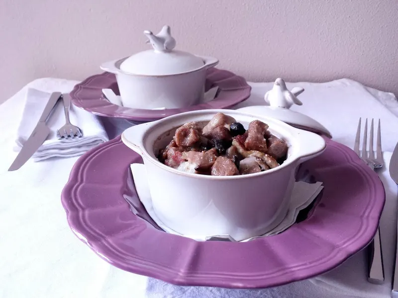 Gnocchi di castagne con funghi e taleggio gratinati in cocotte