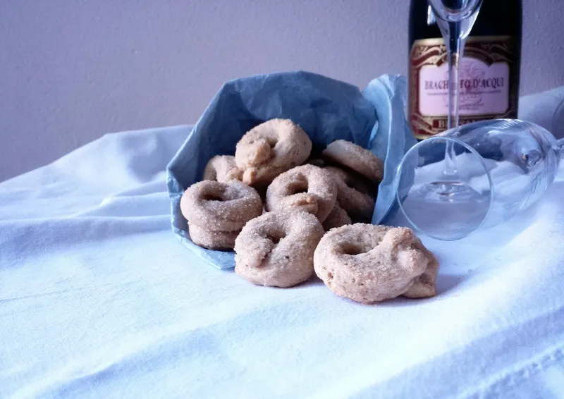 Taralli dolci allo zenzero ricoperti di zucchero di canna